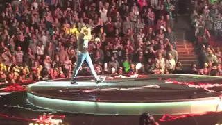 Luke Bryan - Country Girl (Shake it for Me) Chicago