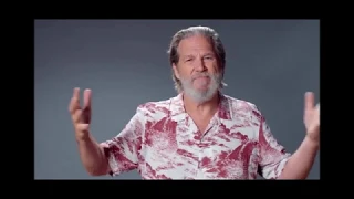 Jeff Bridges vous résumé le premier Tron !