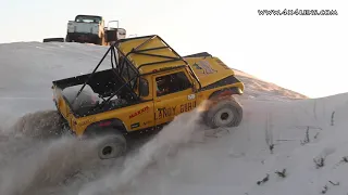 Sand dunes, v8's and a few crazy guys