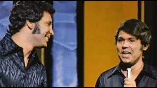 Raphael y Tom Jones en "This Is Tom Jones" (TV Show. Gran Bretaña y EE.UU.). 1970 viva-raphael.com