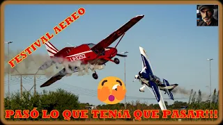 Festival aéreo, con pilotos y máquinas dando un espectáculo de exhibición extrema.