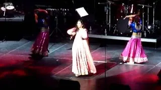 Shreya Ghoshal - Yeh Ishq Haaye/Dhol Baaje (Live in Chicago - Aug 15, 2014)