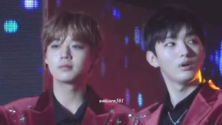 180110 Wanna one ParkJihoon, YoonJisung reaction to IU   GDA2018