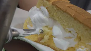 대왕카스테라 생크림/ 서울 유일 살아남은 곳 Jiggly whipped cream Cake Cutting - Korean Street Food