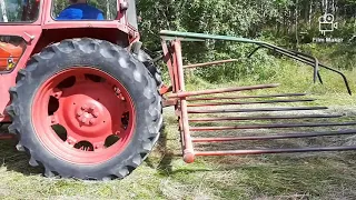 Skjuver ihop gräs/hö med Kvernerland hösvans