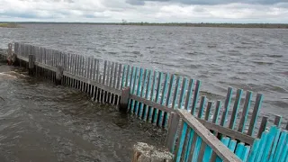 Усть-Ишимский район полостью ушел под воду. Дома и участки скрылись под водой, людей эвакуируют