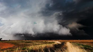 What is a wall cloud?