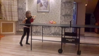 Настольный теннис. Эмилия 5 лет.