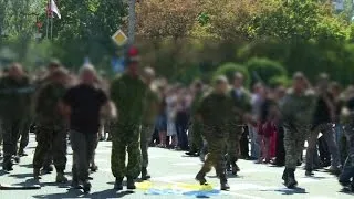 Rebels parade captured soldiers on Ukraine independence day