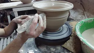 Гончарство макітри з хвильками. Pottery. Makitra with waves