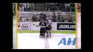 OHL WHL QMJHL Memorial Cup May 17, 1992 Chris Simon,SSM v Scott Niedermayer,KAM (spear) Sault Ste. M
