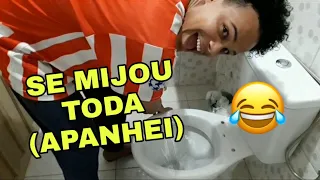 TROLLEI MINHA NAMORADA COLOCANDO PAPEL FILME NA PRIVADA *Se mijou toda