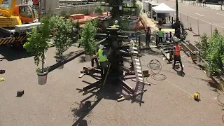 Timelapse video of the construction of Heatherwick Studio's Tree of Trees