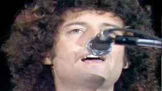 Queen Live At Wembley - Tie Your Mother Down