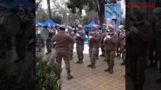 Banda militar interpreta Despacito