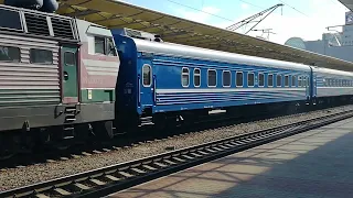 Объявление на белорусском языке с переводом на русский на тему движения поездов на вокзале в Минске