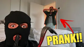 INDBRUDS PRANK PÅ ELIAS!! - M. Josefine Simone