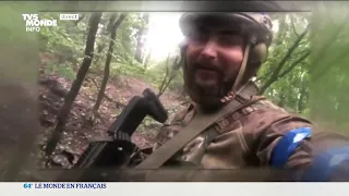 Ukraine : un soldat se filme au combat