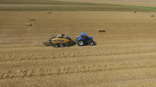 Stro persen in de Reiderwolderpolder