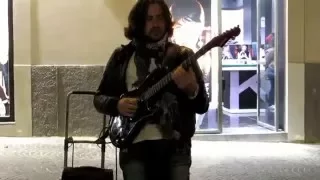 Marcello Calabrese - street guitarist live in Napoli & the child keeps on rocking!