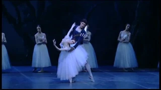 Svetlana Zakaharova and  Roberto Bolle in "Giselle" : Act II -- GRAND PAS DE DEUX