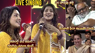 Mahima Nambiar SUPERB LIVE SINGING Madhu Pole Song @ Chandramukhi 2 Pre Release Event | Kangana