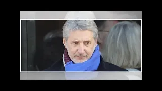 Antoine de Caunes : son hommage plein de tendresse et d’humour durant les obsèques de Philippe Gi...