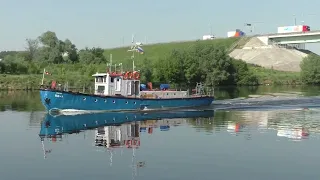 Катер ВБ-1 Тип: Ярославец  Проект: РВН-376У идет вверх по Москва-реке