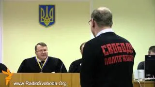 Справу Власенка переносили під стук натовпу у вікна зали засідань