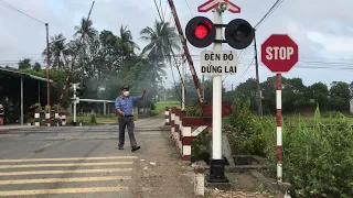 Cũng là gác chắn nhưng mà nó lạ lắm 😅