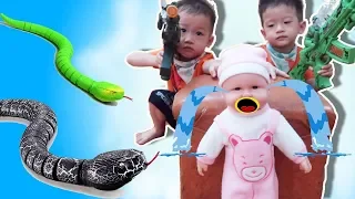 Đồ Chơi Baby Fun ❤️ Trò Chơi Rắn Hổ Mang Phiêu Lưu Ký ❤️ Gia Đình Baby Shark