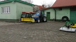 ISEKI GEAS 25s traktor z pługiem do śniegu. Parkuje i czeka na śnieg :)