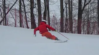 Du ski dynamique dans la neige printanière par Fred Lépine