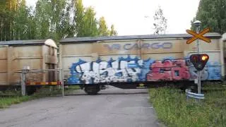 Freight train passed PÄIVÄRINNE (Km.428+595) level crossing in Varkaus, Finland