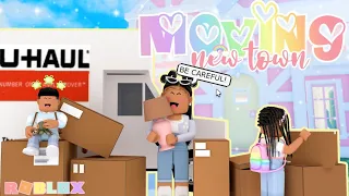 MOVING to a NEW TOWN after a DIVORCE *House Shopping* | Roblox Family Roleplay || WVoices