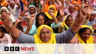 India police block roads as farmers threaten to march on capital | BBC News