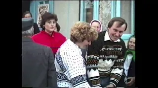 ВЕСІЛЛЯ. ПОЧАТОК 90-Х. ЖИВА ЛАБА. ТАНЦІ НА ПОДВІР'Ї. АРХІВ 18.10.1992. ТЕРНОПІЛЬСЬКА ОБЛАСТЬ