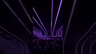 Crowd reaction 10/10 with ‘Siéntelo’ in LA 🤯