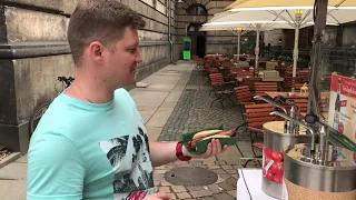 Как делают хот-доги в Германии | Уличная еда в Европе | Сергей Талаш