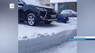 В Норильске десятки машин оказались на снежном пьедестале