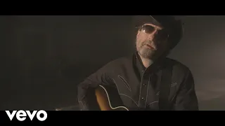 Wheeler Walker Jr. - She's a Country Music Fan (Official Music Video)