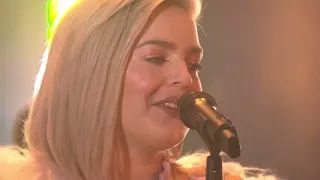 Anne-Marie Live On The One Show [17.02.2017]