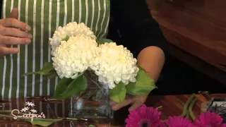 How to arrange flowers in a low vase