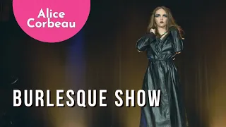 Burlesque act - Alice Corbeau