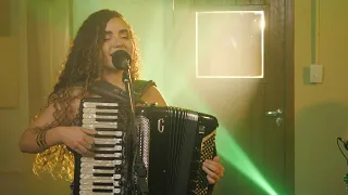 Bella Raiane e Banda - Ao vivo - Me Encantei (Autoral)