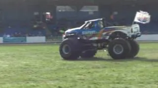 Truckfest 2010 - Bigfoot 17 Monster truck third jump