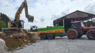 terrassement d'une plate-forme à la 14t et au tracteur benne