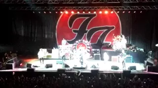 Foo Fighters Mohawk plays drums on stage + Fabio from Rockin 1000 Cesena 03/11/15