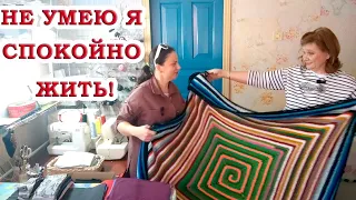 Супер просто! Из футболки - ковёр, а из шапки - брошь. Вяжу шик из остатков пряжи. В гостях у Оли