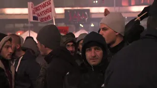 Скандирания „оставка“ на протест в София